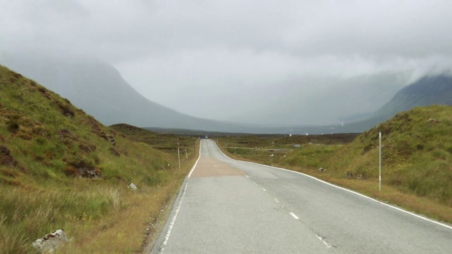 From Edinburgh: Loch Ness and Highlands Tour in Spanish - From the Royal Mile to Kilmahog