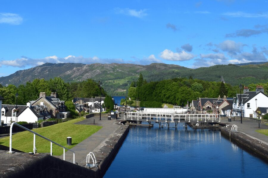 From Edinburgh: Loch Ness, Glencoe, and the Highlands Tour - The guides can shape the entire day