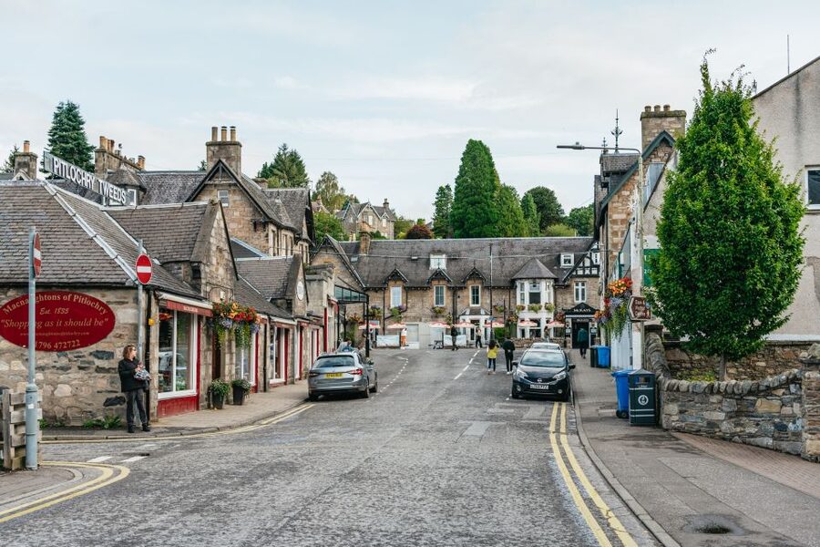 From Edinburgh: Loch Ness, Glencoe & Scottish Highlands Tour - Glencoe and the story behind the scenery