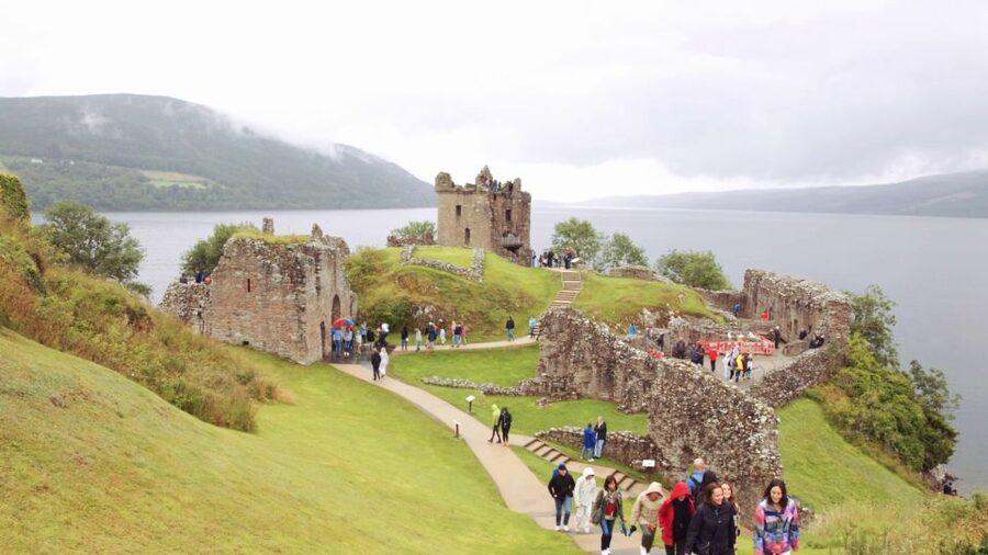 From Edinburgh: Loch Ness & Inverness Tour in Spanish - Choosing your Loch Ness add-on