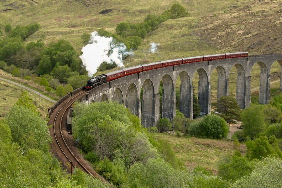 From Edinburgh: Magical Highlands Tour with Jacobite Train - Glenfinnan Viaduct and Loch Shiel