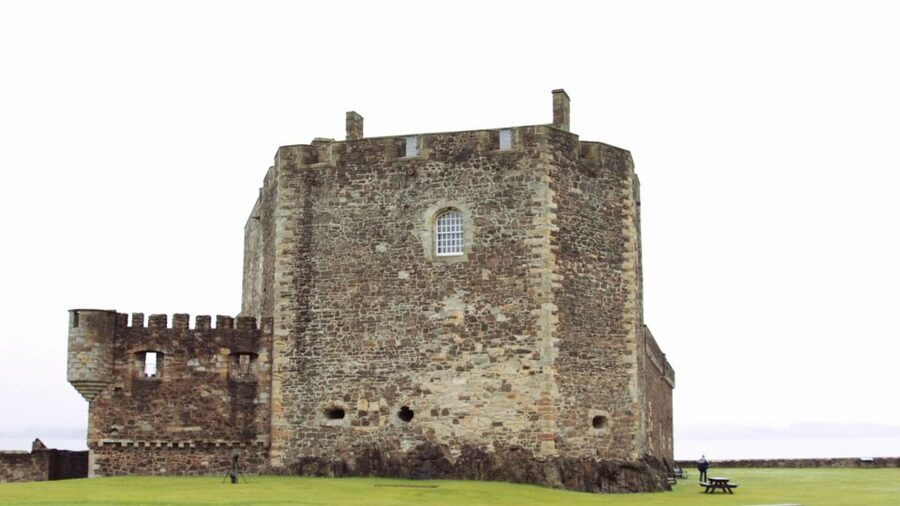 From Edinburgh: Outlander Full-Day Tour in Spanish - Who should book this day trip?