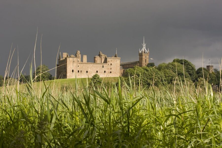 From Edinburgh: Outlander Full-Day Tour in Spanish - Why this Outlander route works so well