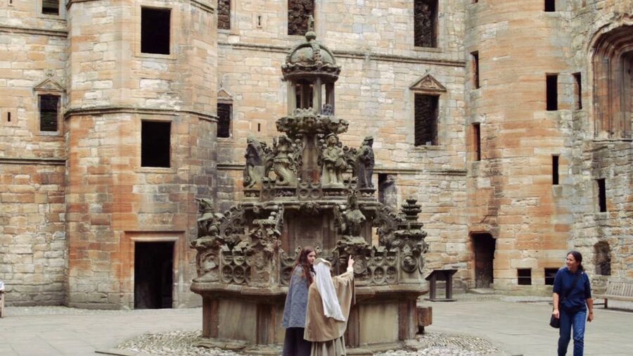 From Edinburgh: Outlander Full-Day Tour in Spanish - Calendar House and the thread of Scottish royalty