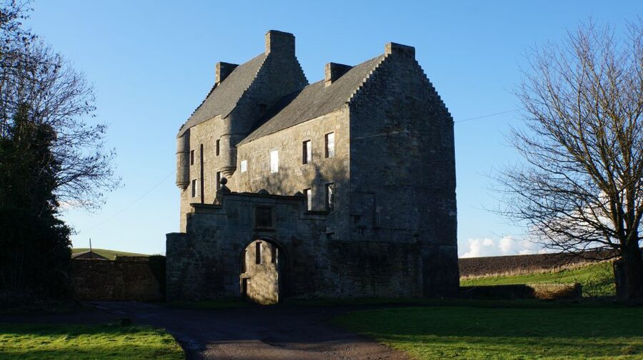 From Edinburgh: Outlander, Palaces, and Jacobites Day Trip - Culross and Claire’s herb garden
