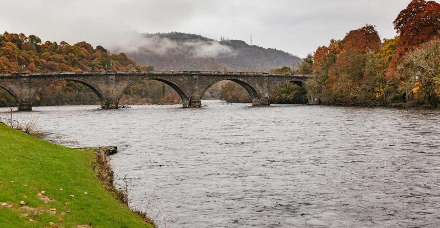From Edinburgh: Scottish Highlands Tour with Whisky Tasting - From Edinburgh to the Forth bridges