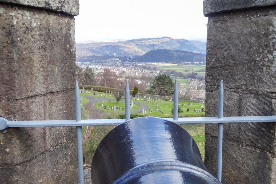 From Edinburgh: Stirling Castle, Loch Lomond & Whisky Tour - William Wallace country and the road to Stirling
