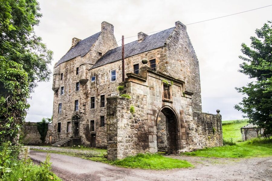 From Edinburgh: The Outlander Experience Guided Tour - The guides are a major part of the experience