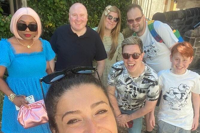 Guided 60-Minute Photography and sightseeing Tour in Edinburgh - Holyrood Park: finishing with selfies and personal shots