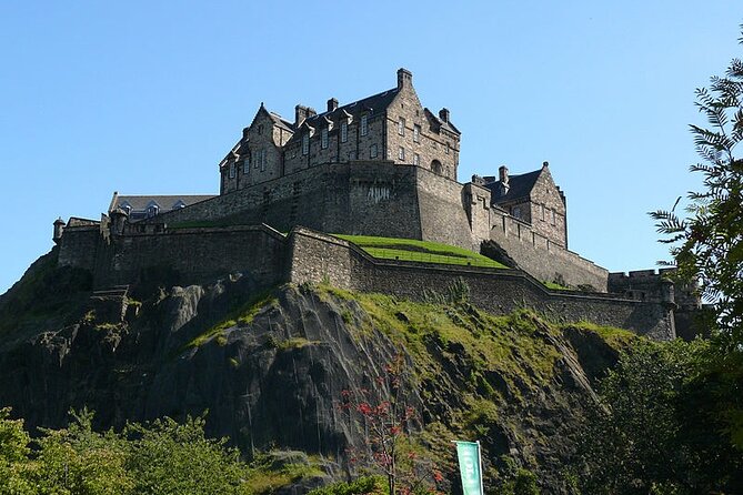 Harry Potter’s Edinburgh: A Self-Guided Audio Tour - Victoria Street: shops, color, and a natural pause