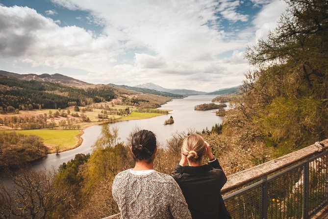 Highland Lochs, Glens & Whisky Day Tour Including Admission - From Edinburgh Bus Station to the Highland road