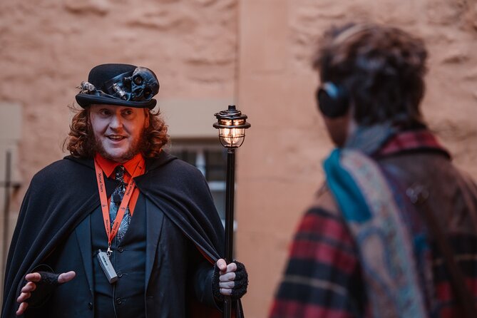 Immersive Old Town Ghost Walking Tour in Edinburgh - Old Town for 30 minutes: criminals, victims, and crooked characters