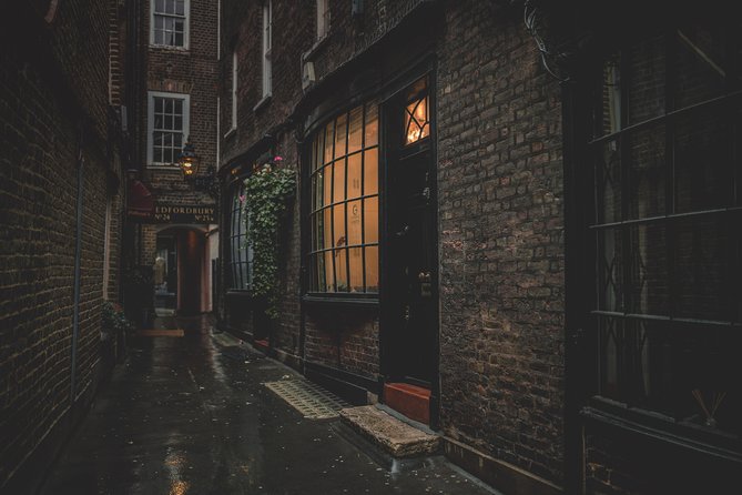 JK Rowling's Harry Potter Walking Tour in Edinburgh - The guides shape the entire experience