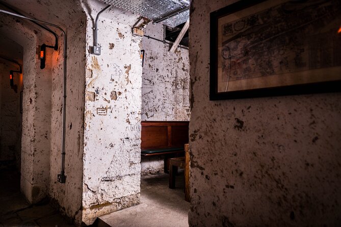 Luxury Whisky Tasting in Edinburgh's Underground Vaults | 90min - What your guide adds to the tasting