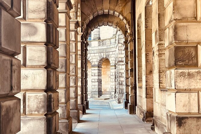 Old Town Walking Tour - Bakehouse Close and the Outlander connection