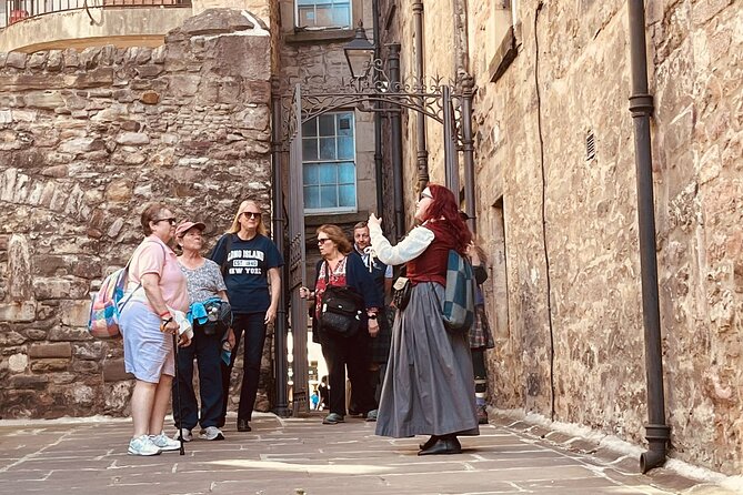 Old Town Walking Tour - Greyfriars Kirkyard and the stories of defiance