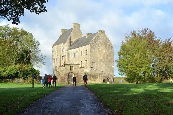 Outlander Film Locations Day Trip from Edinburgh - Falkland, Outlander’s 1940s Inverness