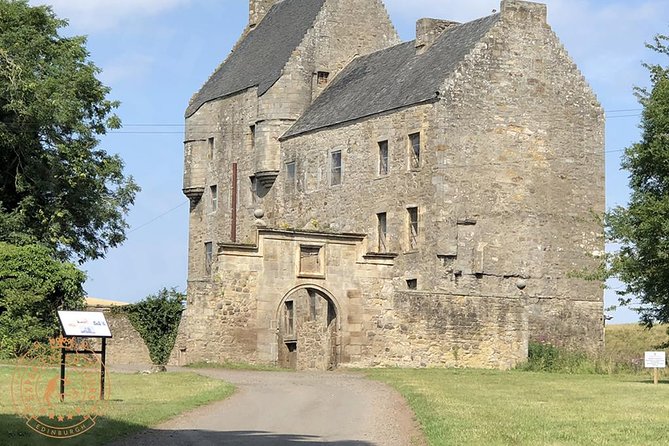 Outlander locations experience, Private Tour in a premium Minivan - Culross Palace and Claire’s herb garden