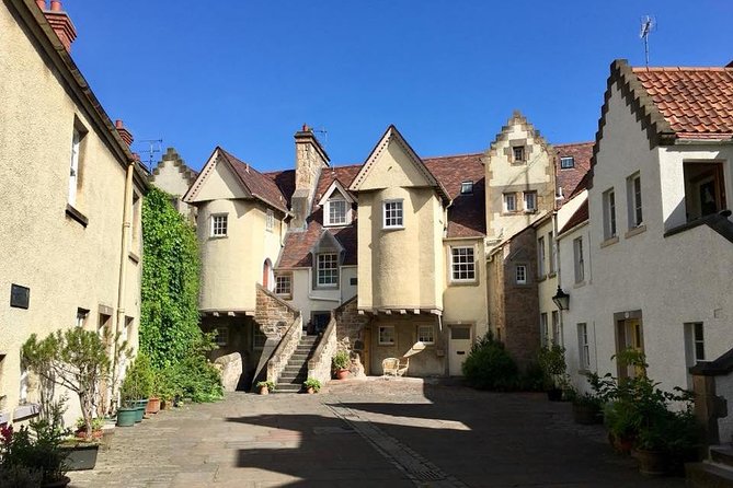 Outlander Walking Tour of Edinburgh's Old Town - John Knox House and the narrow closes