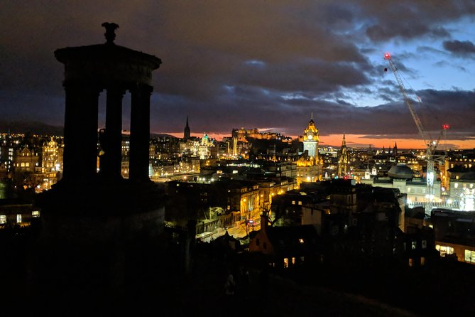 Panoramic Running Tour of Edinburgh - Palace architecture and darker Royal Mile stories