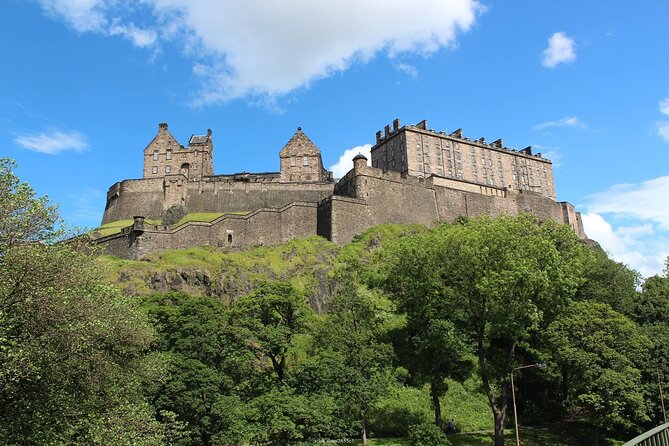 Private 4h Walking Tour in Edinburgh with Edinburgh Castle Tour - Calton Hill gives you the best opening picture