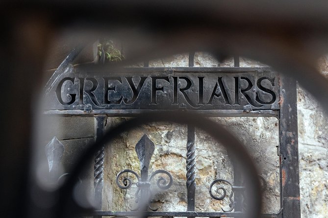 Private City Kickstart Tour: Edinburgh - Royal Mile stories, closes, and Harry Potter connections