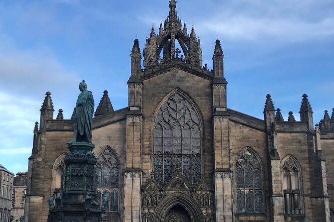 Private Edinburgh City 4-Hour Guided Tour in a black cab LEVC TX - Parliament, surgery, and unusual Edinburgh history