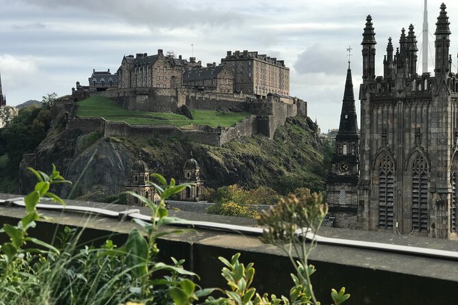 Private Edinburgh Full Day Guided Tour in a Black Cab LEVC TX - A black cab is a smart way to see Edinburgh