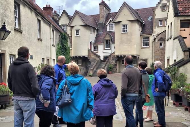 Private Royal Mile walking tour - Discover the history of our most famous street - Starting beside Holyroodhouse with Mary, Queen of Scots