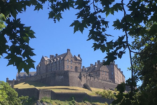 Private Walk: Edinburgh Old Town and New Town - Victoria Street, West Bow, and the steep Old Town streets