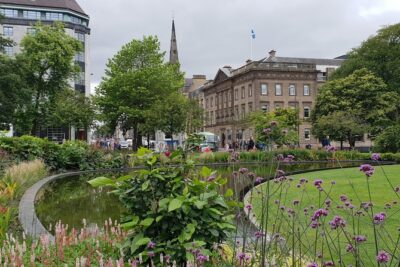 Public guided tour of Edinburgh at a minimum price – in French