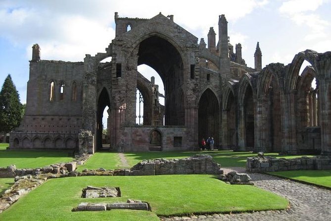 Rosslyn Chapel and Scottish Borders Small-Group Day Tour from Edinburgh - Melrose Abbey and the heart of Robert the Bruce
