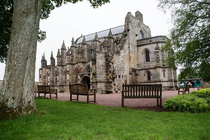 Rosslyn Chapel, Dunfermline Abbey and Stirling Castle Day Tour - Three Scottish stories, one well-packed day