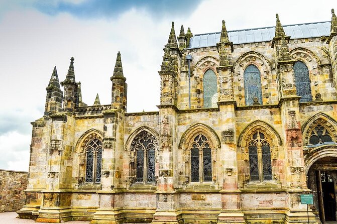 Rosslyn Chapel, Dunfermline Abbey and Stirling Castle Day Tour - Stirling Castle and the climb above town