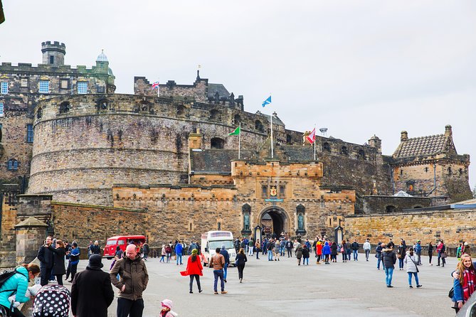 Royal Edinburgh Ticket - Hop-On Hop-Off and Attraction Admissions - Edinburgh Castle and the Lawnmarket Stop