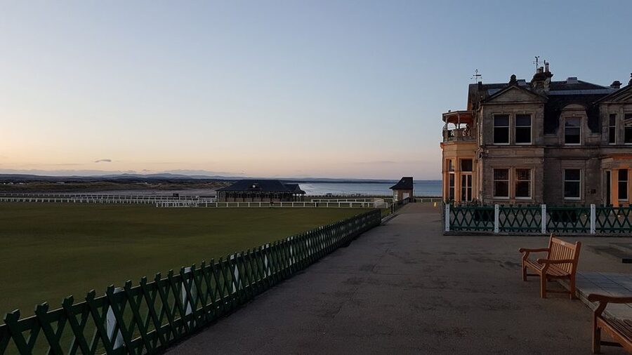 St Andrews: Town, Golf, and Old Course History Tour - Passing the castle and walking along the Scores