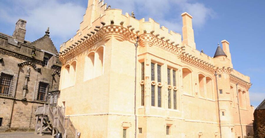 Stirling Castle: Skip-the-Line Guided Tour in Spanish - Who should book this Spanish-language castle tour?