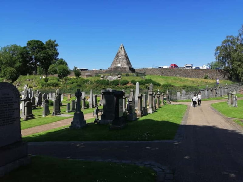 Stirling: Daily Guided Walking Tour (11am & 2pm) - Broad Street and the old marketplace