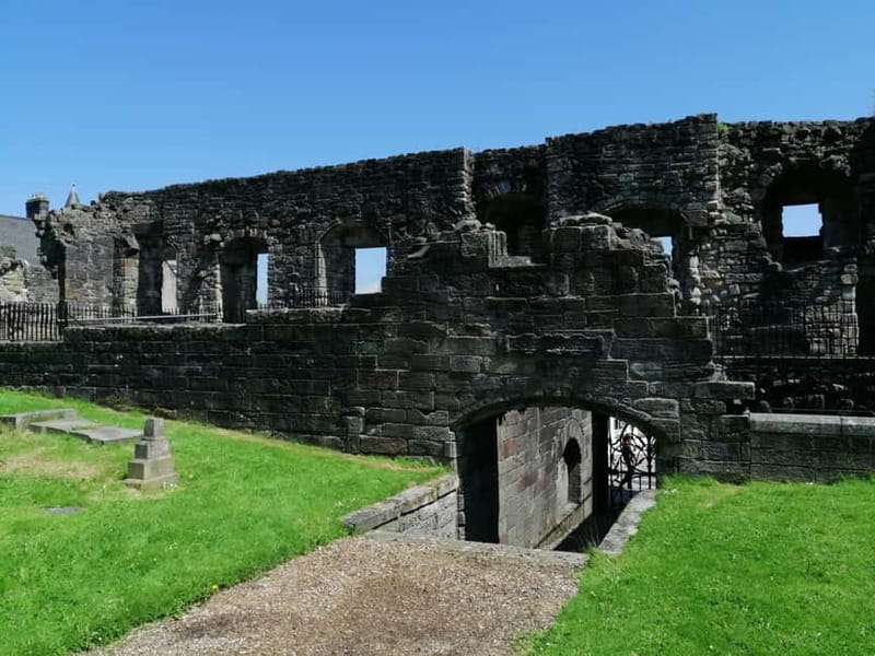 Stirling: Daily Guided Walking Tour (11am & 2pm) - The Tolbooth and Stirling’s civic life