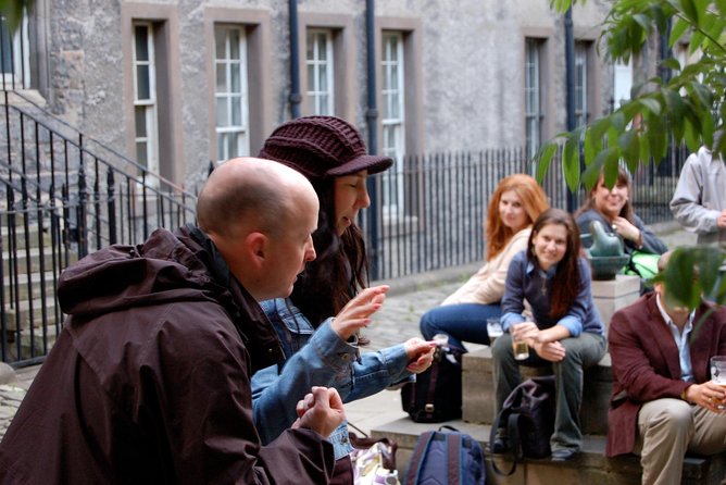 The Edinburgh Literary Pub Tour - Old Town streets, courtyards, and pub stops