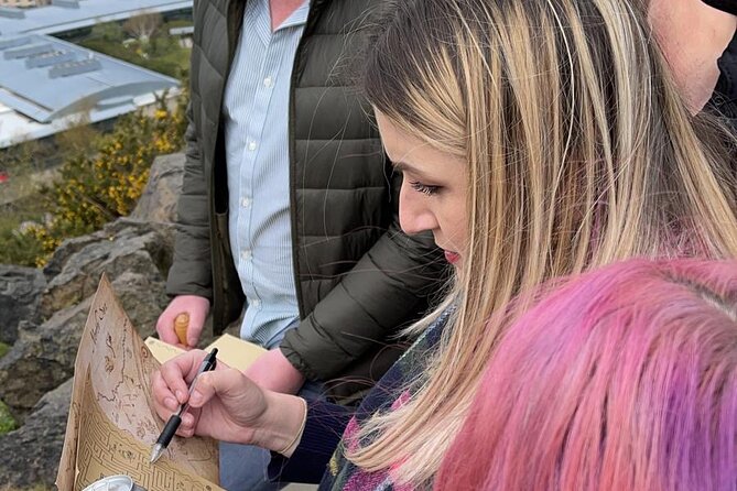 The Pirate's Riddle: An Outdoor Treasure Hunt - Following Captain Kidd’s trail