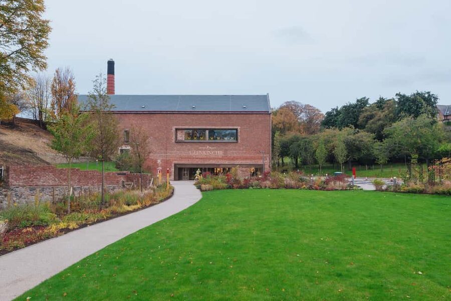 Tranent: Glenkinchie Whisky Distillery Tour and Tasting - From local fields to the Johnnie Walker connection
