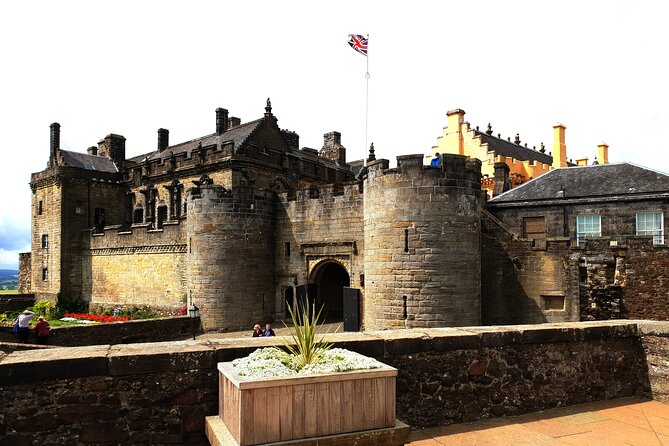 Wallace monument, Stirling Castle, Linlithgow Palace Private Tour - Two and a half hours inside Stirling Castle